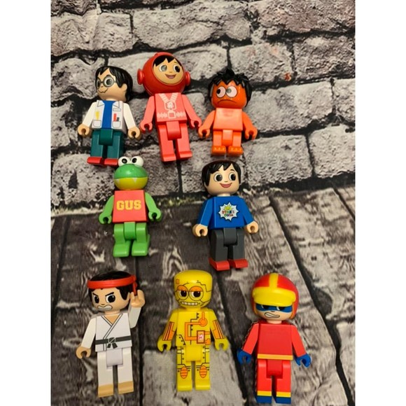 Ryans World 8 Mini Figures 2.5" Robot Gus Karate Moe Diver Scientist Red Racer - Picture 3 of 3